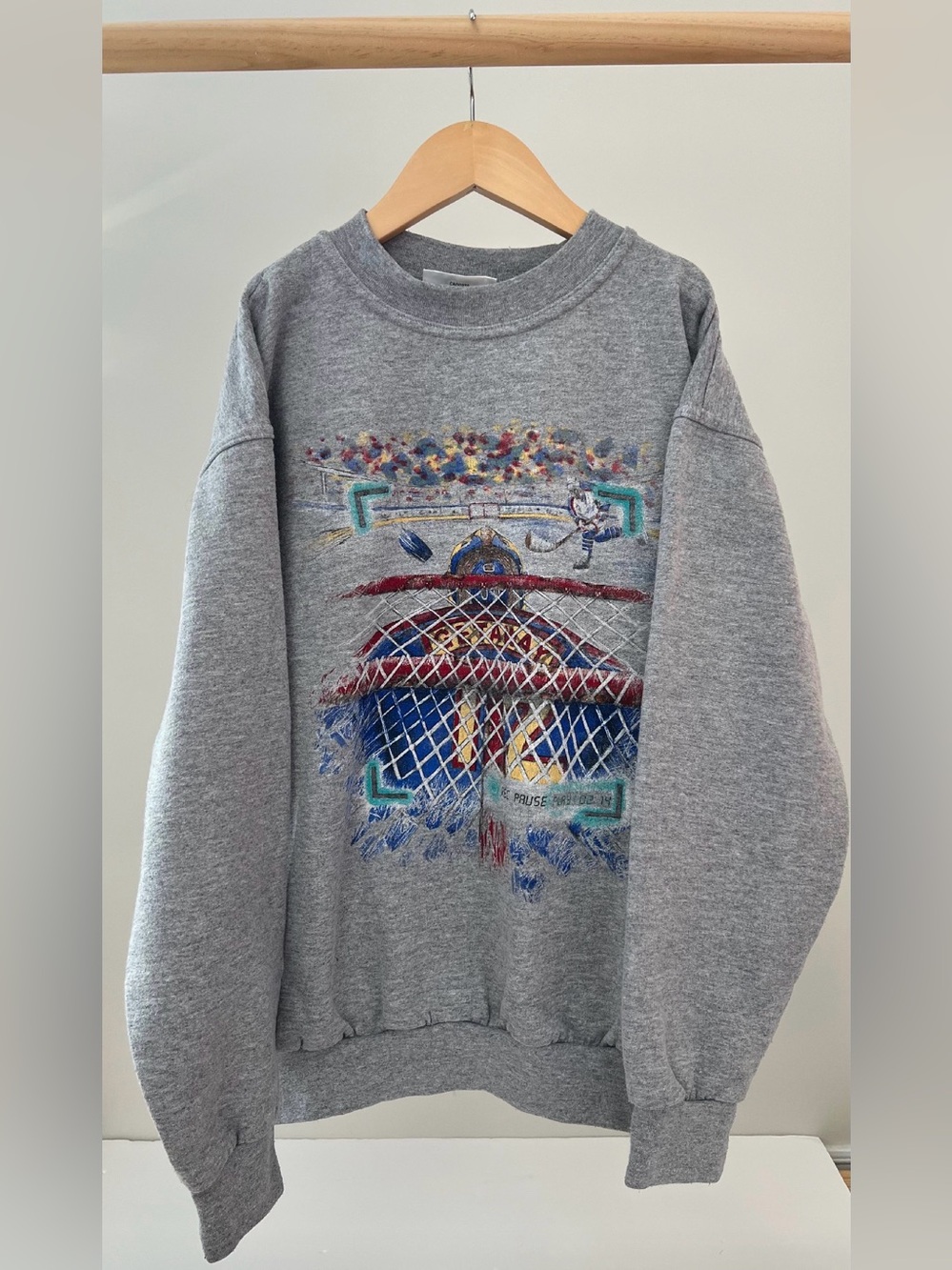 Vintage Northern Getaway Gray Hockey Goalie Graphic Sweatshirt LG